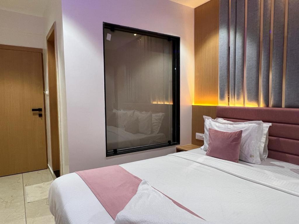 Hotel Cozzy Palace Σουράτ Εξωτερικό φωτογραφία