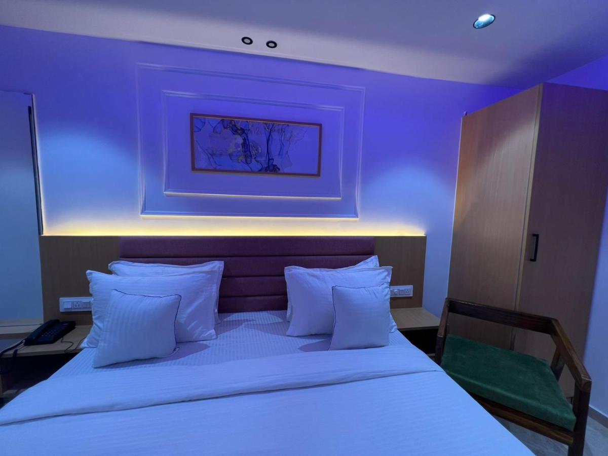 Hotel Cozzy Palace Σουράτ Εξωτερικό φωτογραφία